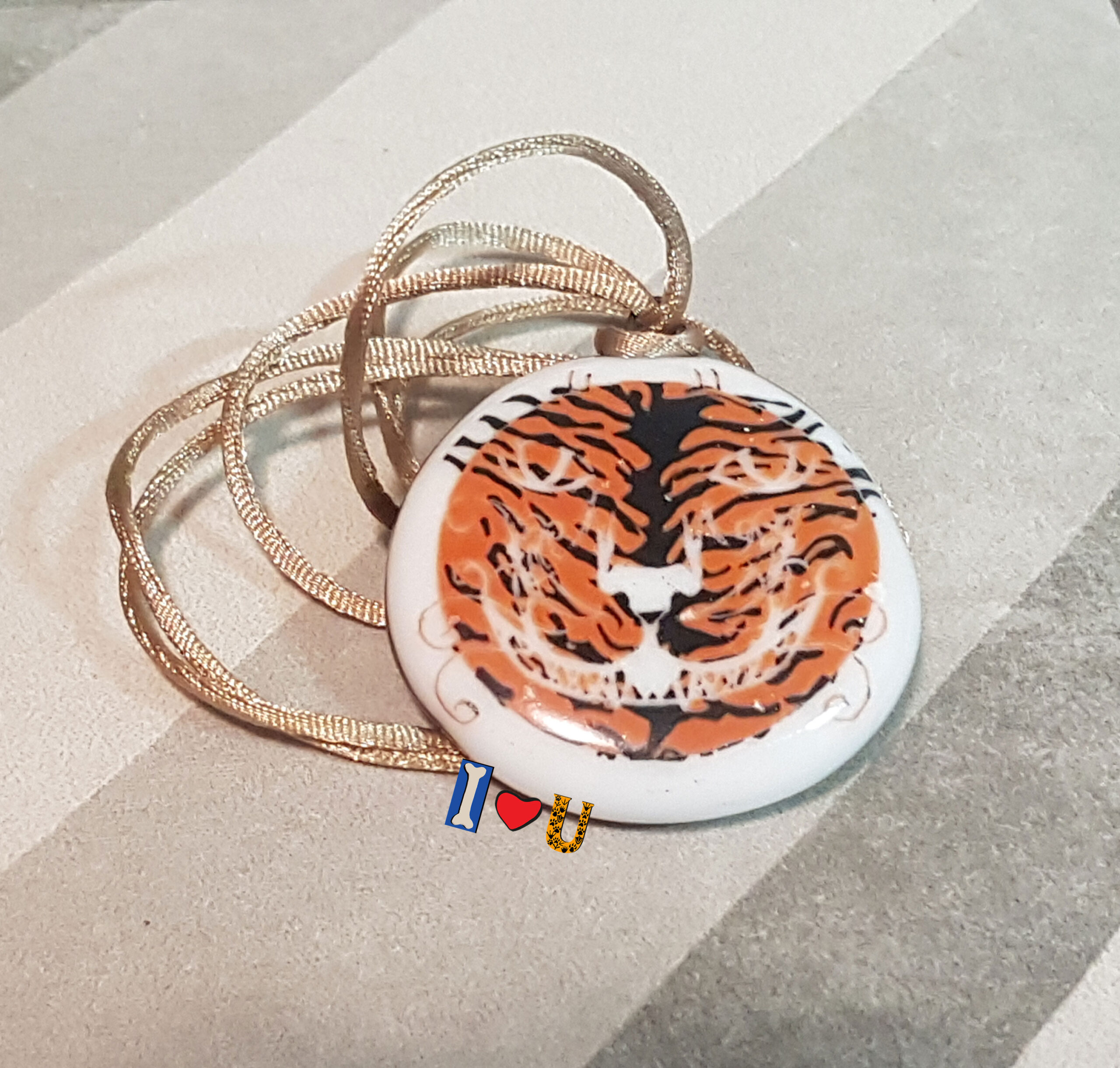 Colgante sonrisa Cheshire E145